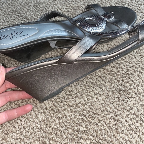 Grey/Silver sandal with heel - Picture 3 of 3